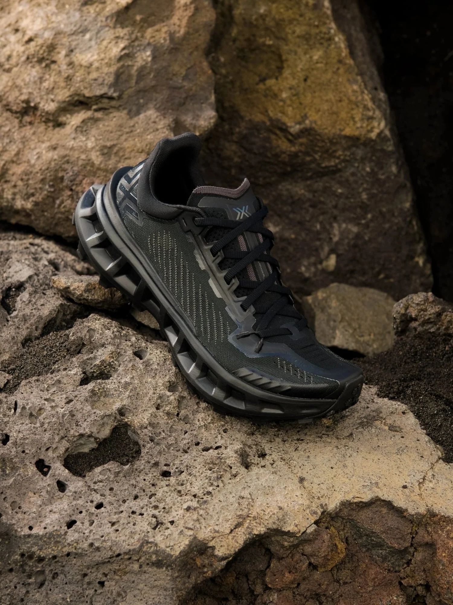boty X-Bionic Terraskin X03 EU 44 / UK 9,5 > x black / rhino grey