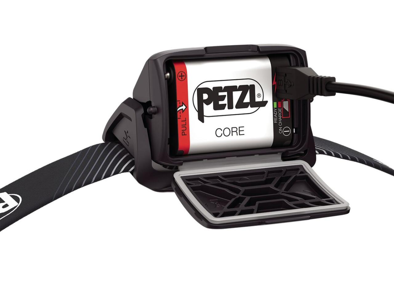 čelovka Petzl Actik Core zelená